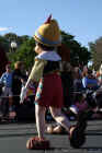 Magic Kingdom Parade 2005-128.jpg (113917 bytes)